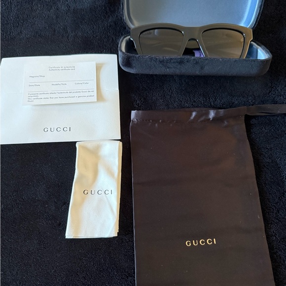 Gucci Black Sunglasses - Picture 10 of 10